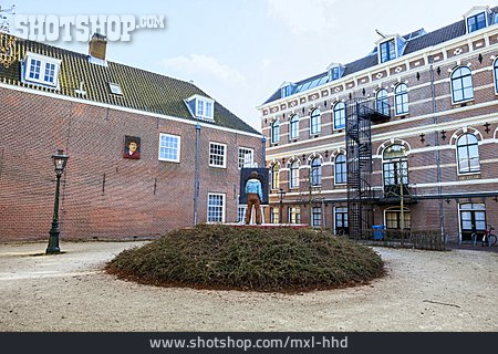 
                Statue, Leiden, Rembrandt Van Rijn                   