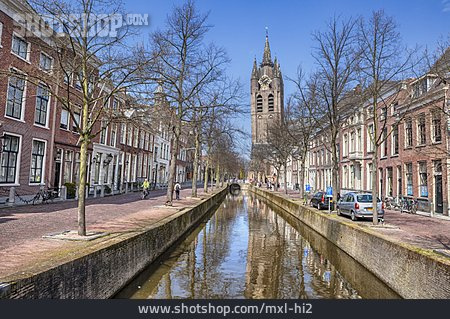 
                Delft                   