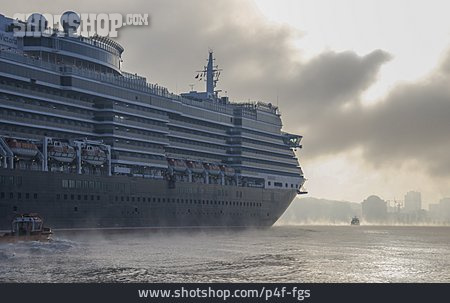 
                Kreuzfahrtschiff, Passagierschiff, Queen Victoria                   