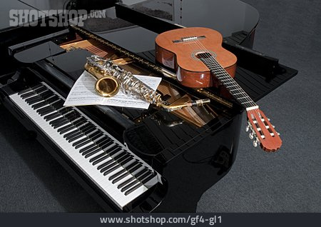 
                Gitarre, Klavier, Saxophon, Probe                   