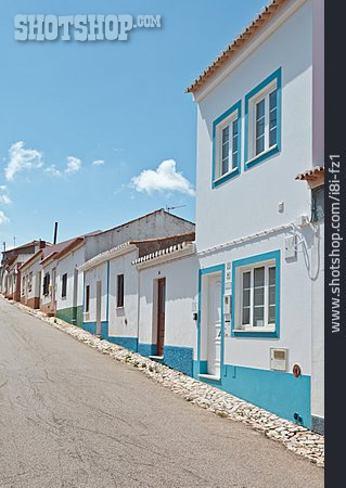 
                Häuserzeile, Portugal, Budens                   
