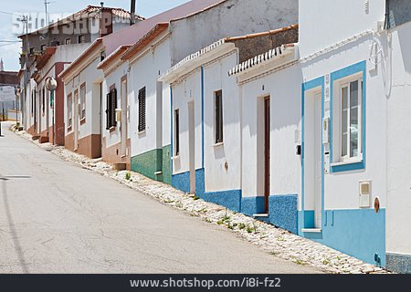 
                Häuserzeile, Portugal, Budens                   