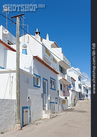 
                Häuserzeile, Portugal, Burgau                   