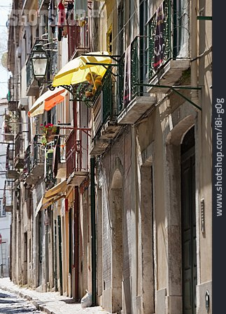 
                Altstadt, Häuserzeile, Lissabon                   