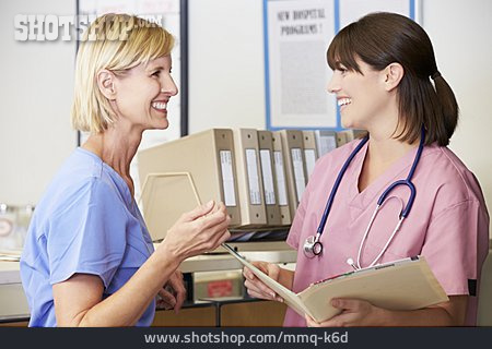 
                Gesundheitswesen & Medizin, Krankenschwester, ärztin                   