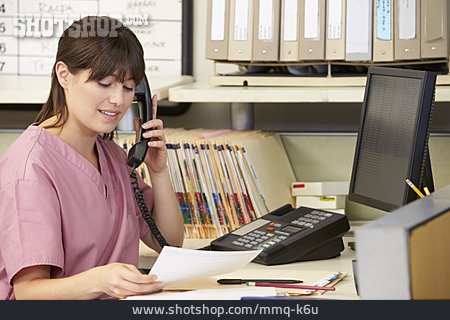 
                Arbeit & Beruf, Telefonieren, Krankenschwester                   
