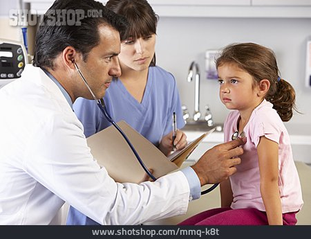 
                Untersuchung, Abhören, Kinderarzt                   
