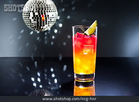 
                Nachtleben, Cocktail, Diskokugel, Tequila Sunrise                   
