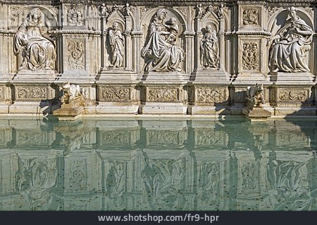 
                Siena, Piazza Del Campo, Fonte Gaia                   