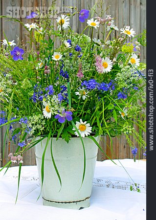 
                Blumenstrauß, Blumenvase, Feldblumenstrauß, Selbstgepflückt                   