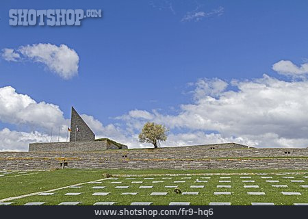 
                Mahnmal, Soldatenfriedhof, Futapass                   