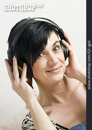 
                Frau, Audio, Musik Hören                   