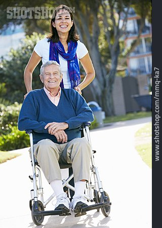
                Senior, Altenpflegerin, Genesung, Rollstuhlfahrer                   