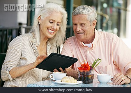 
                Seniorenpaar, Tablet-pc                   