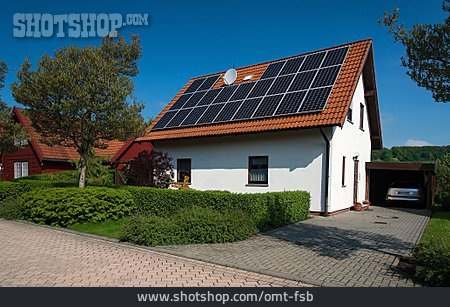 
                Haus, Immobilie, Solaranlage                   