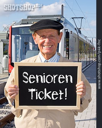 
                Senior, Straßenbahn, öffentliche Verkehrsmittel, Seniorenticket                   