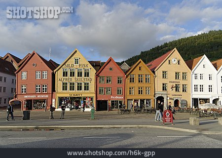 
                Bergen, Hafenviertel, Bryggen                   