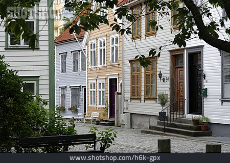 
                Holzhaus, Bergen, Kroken                   