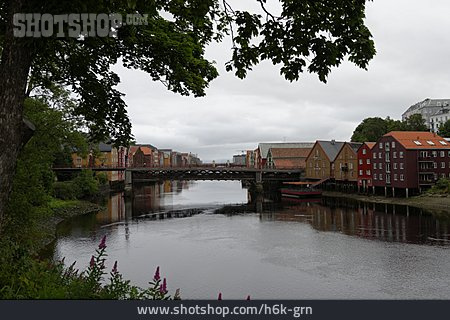 
                Fluss, Holzhaus, Norwegen, Trondheim                   