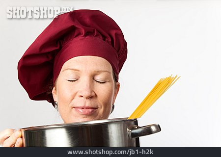 
                Zubereitung, Spaghetti, Köchin                   
