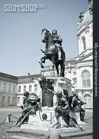 
                Reiterstandbild, Schloss Charlottenburg, Friedrich Wilhelm                   