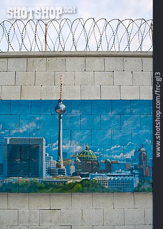 
                Berlin, Fernsehturm, Graffiti                   