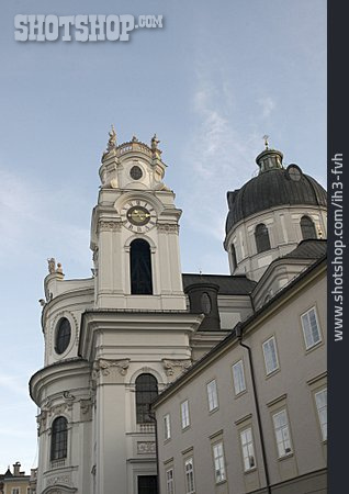 
                Salzburg, Universitätskirche                   
