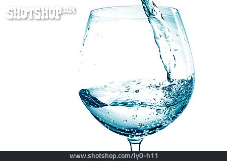 
                Wasser, Wasserglas, Einschenken                   