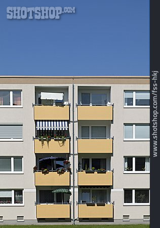 
                Wohnhaus, Balkon, Mehrfamilienhaus, Mietshaus                   