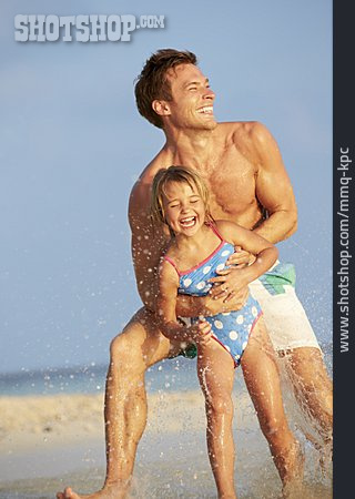
                Vater, Spielen, Tochter, Strandurlaub                   