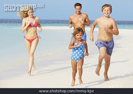 
                Strand, Familie, Strandurlaub                   