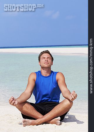 
                Junger Mann, Wellness & Relax, Meditation, Yoga                   