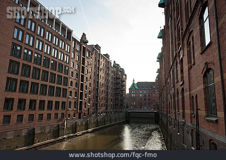 
                Hamburg, Speicherstadt, Fleet, Alsterfleet                   