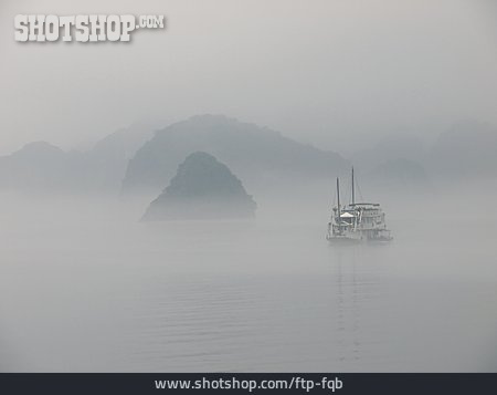 
                Schifffahrt, Nebel, Halong Bucht                   