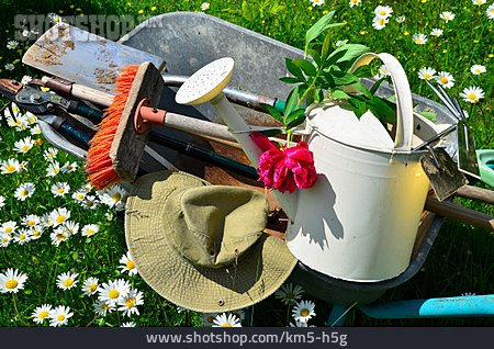 
                Gartenarbeit, Gartenwerkzeug                   