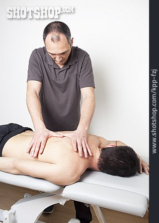 
                Massage, Rückenmassage, Masseur, Manuelle Therapie                   