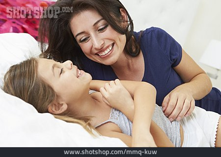 
                Mutter, Spaß & Vergnügen, Tochter, Familienleben, Kitzeln                   