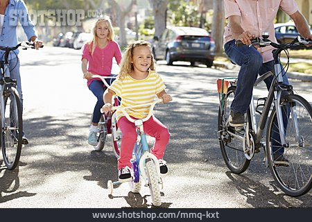 
                Radtour, Radfahren, Familienausflug                   