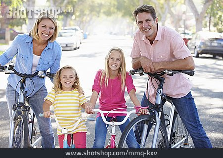 
                Radtour, Radfahren, Familienausflug                   