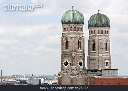
                Kirchturm, Frauenkirche                   