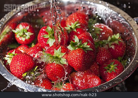 
                Erdbeere, Waschen                   