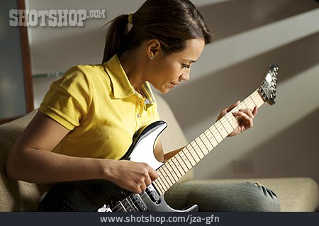 
                Frau, Musikerin, Gitarristin, E-gitarre                   