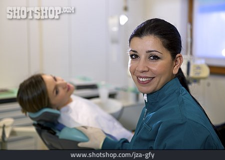 
                Gesundheitswesen & Medizin, Zahnarztbesuch, Zahnärztin                   