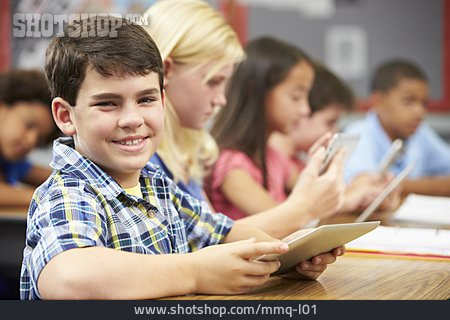 
                Grundschule, Grundschüler, Tablet-pc                   