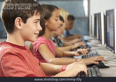 
                Grundschule, Grundschüler, Computerkurs                   