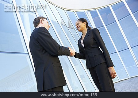 
                Handschlag, Geschäftsleute, Begrüßung, Geschäftspartner                   
