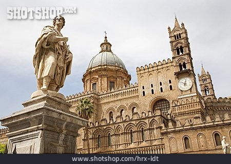 
                Statue, Kathedrale, Palermo                   