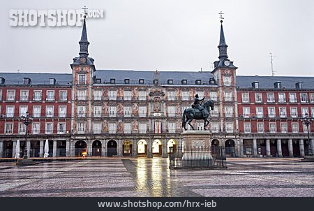 
                Madrid, Plaza Mayor, Casa De La Panderia                   