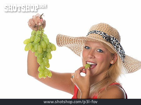
                Junge Frau, Gesunde Ernährung, Weintrauben                   