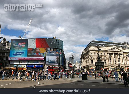 
                London, Piccadilly Circus                   